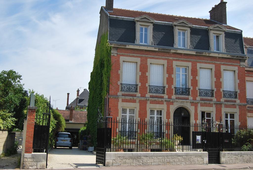 Chambre D'Hotes L'Ambroise Троа Екстериор снимка